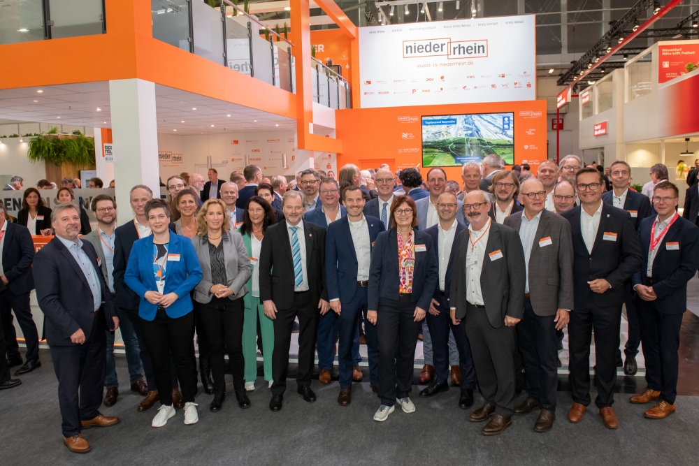 Prominenter Besuch am Messestand der Expo Real > Gesamtgruppe Expo Real 2024 | Wirtschaftsförderung Kreis Kleve