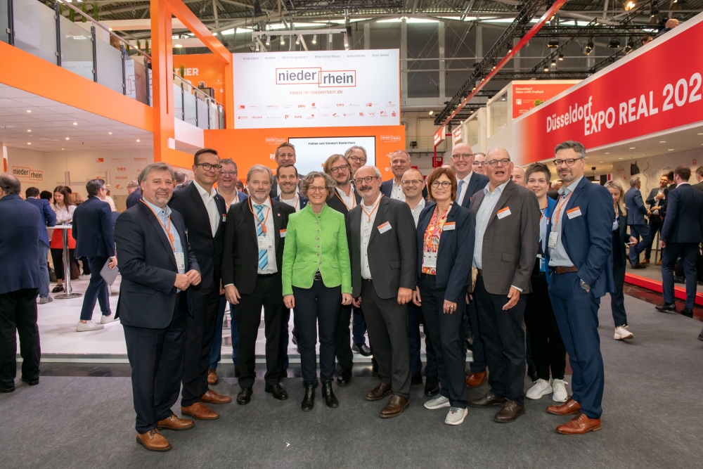 Prominenter Besuch am Messestand der Expo Real > Ministerin Expo Real 2024 | Wirtschaftsförderung Kreis Kleve