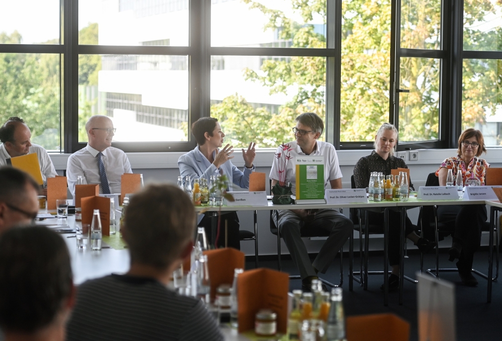 Expertin für eine zukunftsfähige Landwirtschaft > PK Stiftungsprofessur Konferenz | Wirtschaftsförderung Kreis Kleve